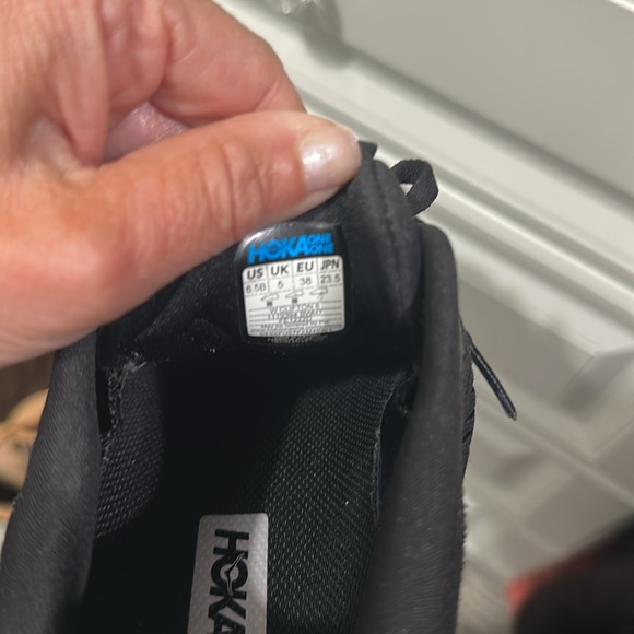 Hoka Clifton 8 Black and White Athletic Shoes sz 6.5 - Picture 9 of 9